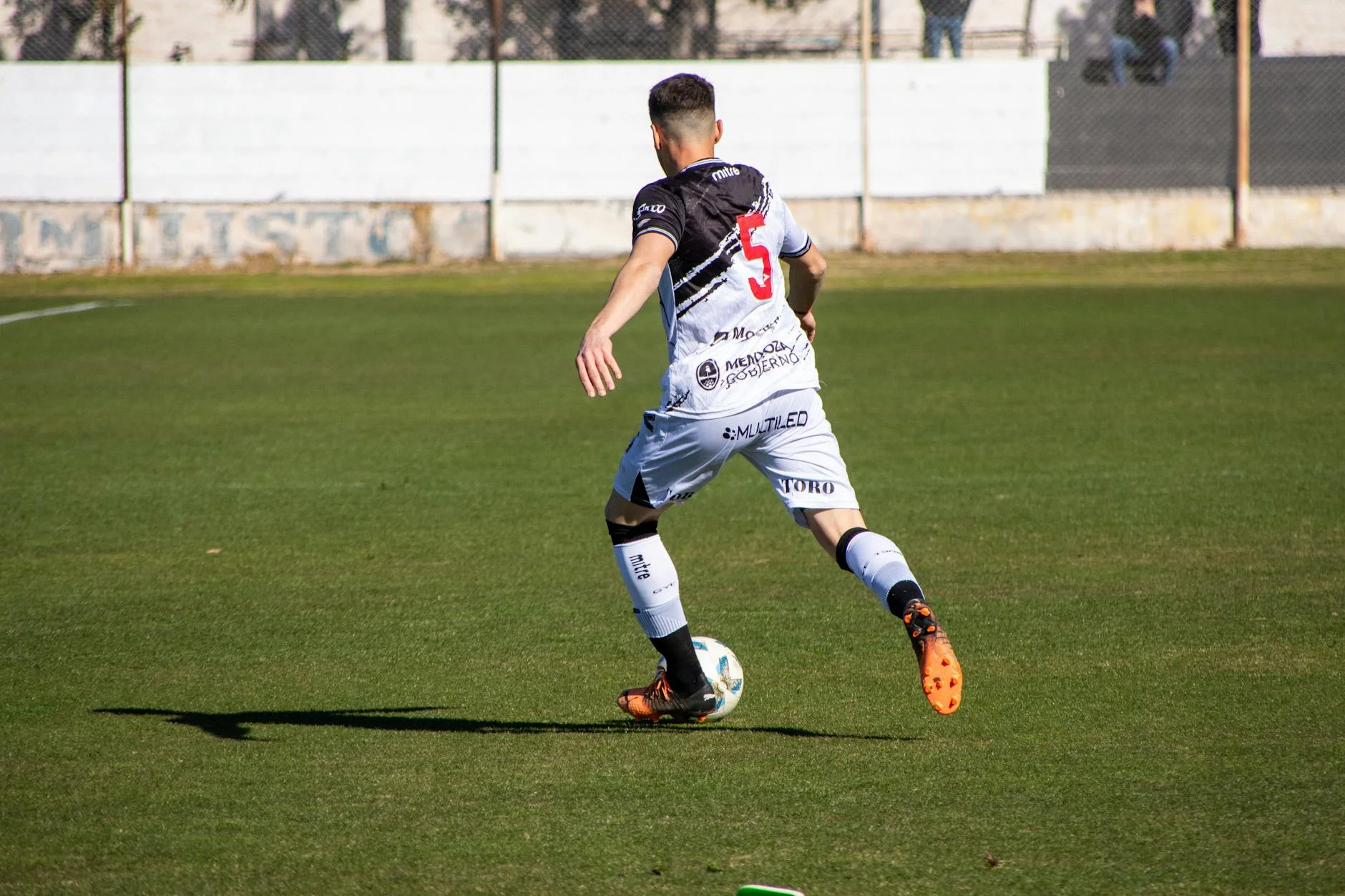 Player Contracts, Renewals & Transfer News: A Practical Guide for Leicester City’s Premier League Return