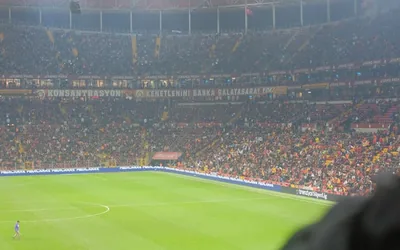 Leicester City Pressing Triggers Premier League Adaptation